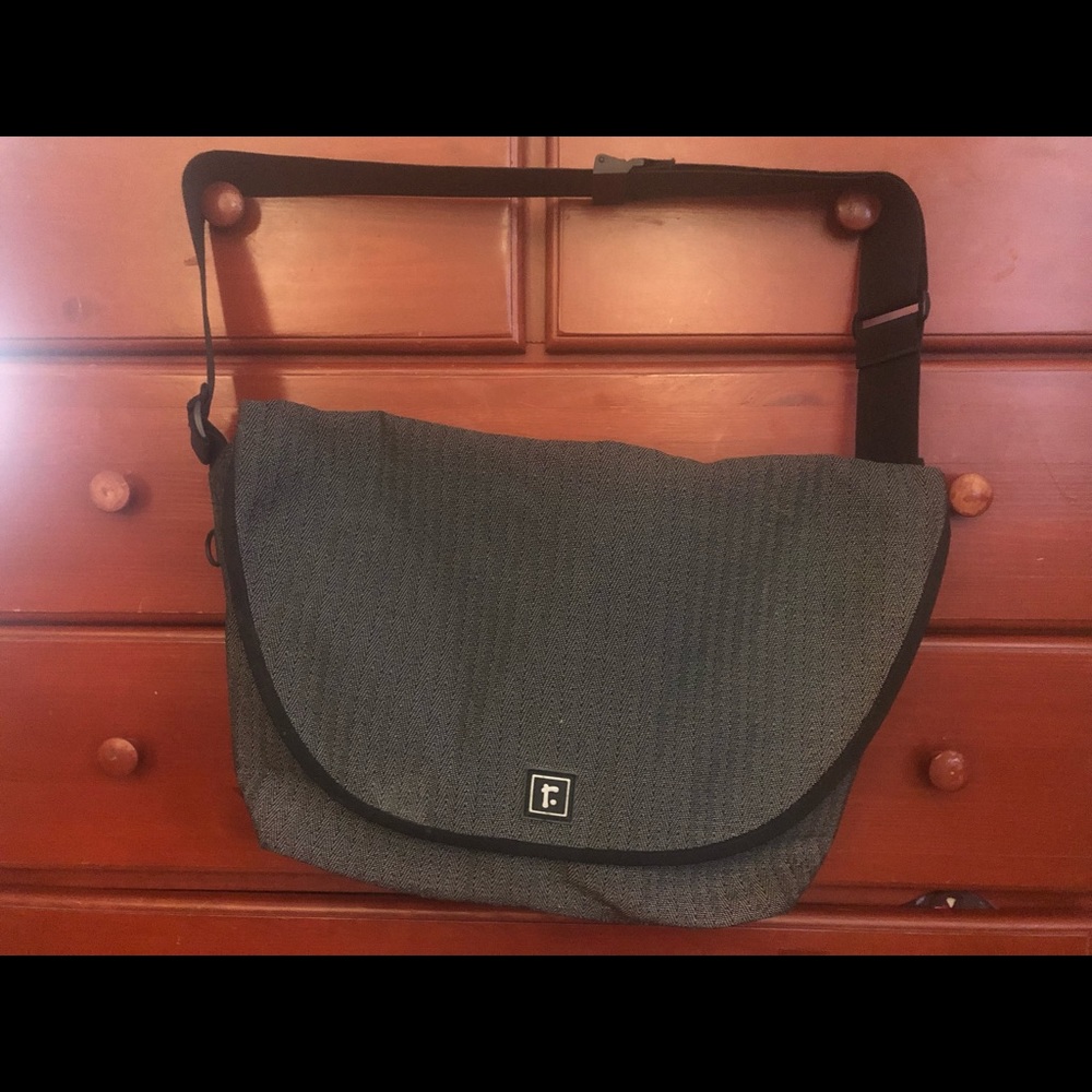 Rickshaw cross body computer bag. 18 x 11 x 5